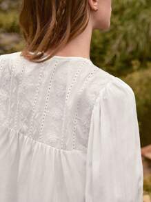 Lumivelle Blusa de mujer con cuello en V, apertura frontal y mangas 3/4, con parches y bordados, casual para verano y vacaciones - Blanco - Ver 2