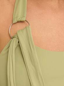 Nöista Áo croptop cổ yếm màu xanh ô liu thanh lịch với dây buộc bên hông có thể điều chỉnh. Được làm từ chất liệu mềm mại, co giãn, hoàn hảo cho mùa hè. - Màu Khaki - Xem 2