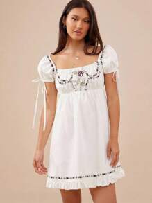 WESTFADE Vestido curto 100% algodão bordado floral gola quadrada manga bufante curta amarração nas costas ajuste evasê babados camadas - Branco - Ver 4