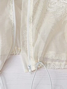 SHEIN CURVE+ Áo khoác cardigan chống nắng thêu nhẹ mới cỡ lớn dành cho nữ mùa hè, áo khoác bóng chày ngắn rộng rãi, thích hợp cho các buổi hẹn hò, đi chơi, kỳ nghỉ, đi làm, lễ hội hóa trang, lễ Phục sinh, lễ hội âm nhạc - Màu be - Xem 3