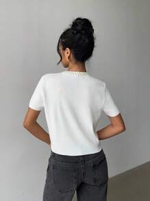 Elenzga 法式优雅新款春夏白色圆领珍珠纽扣短袖女休闲简约街头修身针织短款开衫，毕业礼服 - 白色 - 查看 2