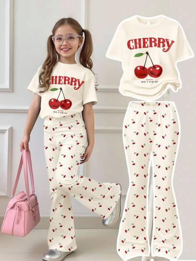 SHEIN 2 piezas Set de camiseta de manga corta holgada de cuello redondo con estampado de cereza vintage blanco y niña preadolescente, y pantalones acampanados ajustados, adecuado para todas las estaciones - Outfits de verano para comodidad fácil, capas de otoño para niños, niños estilosos, uso casual, ropa gráfica para niñas, vuelta al colegio, prendas de Otoño, regreso a casa