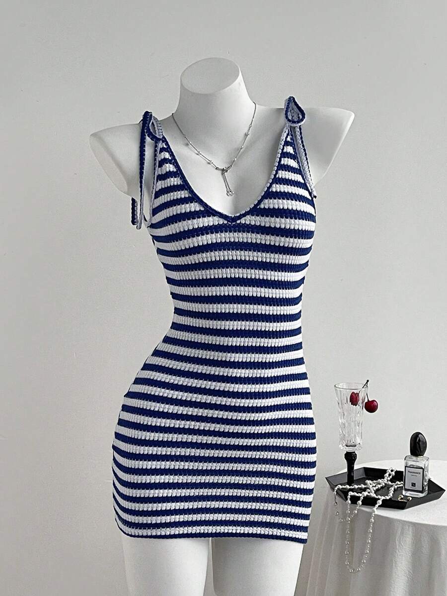 Elamini 蓝白条纹提花纹理 V 领露背交叉肩带紧身迷你连衣裙，复古别致优雅性感休闲度假海滩夏季女装 - 藍白色 - 查看 1