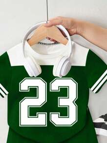 SHEIN Playful Pals 2 Stücke Set für Kleinkind Jungen bestehend aus Kurzarm T-Shirt mit Zahlen Patchwork und Rundhalsausschnitt sowie Shorts, sportlich und lässig in Grün