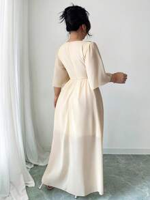 SHEIN Clasi Váy Celure cỡ lớn thêu hoa cổ chữ V thanh lịch, thường ngày cho mùa xuân/hè - Màu be - Xem 3