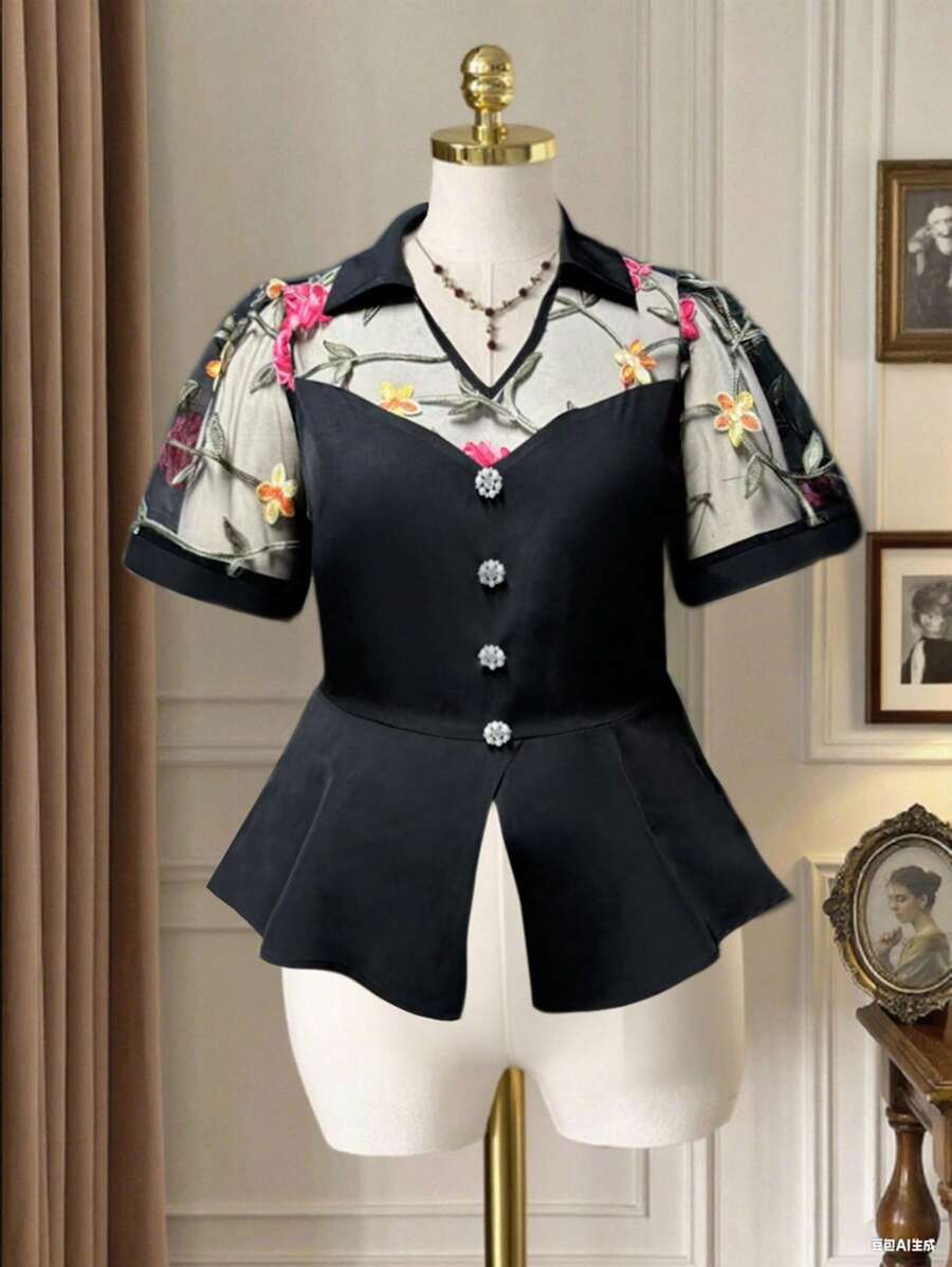 SHEIN Unity Große Größen Damen Frühling/Sommer Bestseller Lässiger Pendler Chic Urbaner Femininer Stil Einzigartige Klassische Spitze & Bedruckter Puffärmel Basic Französisch Retro Sexy T-Shirt - Verschiedenfarbig - Übersicht 1