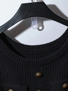 GlowEve CURVE كنزة صوفية نسائية كبيرة الحجم بلون أحادي مصنوعة من الأكريليك بياقة قارب وأزرار معدنية للزينة، بأكمام طويلة أنيقة، مناسبة للارتداء في فصل الخريف - الأسود - مشاهدة 3