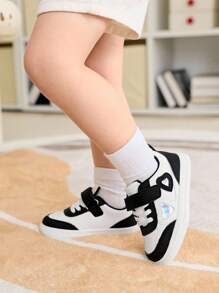 Cozy Pixies Classic Fashionable Casual Versatile Heart Pattern Soft Bottom Anti-Slip Cute Sneakers, Suitable For Toddlers And Preschool, Black And White