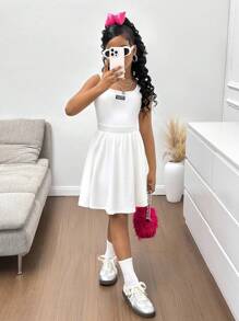 SHEIN Vestă sport Tween Girl, primăvară-vară, casual, simplă, de bază, cu decolteu în U, cu etichetă neagră și cuvinte albe, plus fustă plisată, pantaloni scurți și pantaloni culotte, rochie mini din material tricotat alb - alb - Vizualizare 5