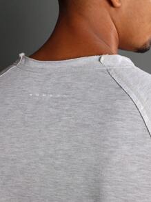 SUMWON 原始边缘性能 T 恤插肩袖设计原始领口细节街头风格都市运动服破洞接缝休闲街头装健身房训练 T 恤未完成下摆运动服运动服 - 淺灰色 - 查看 5