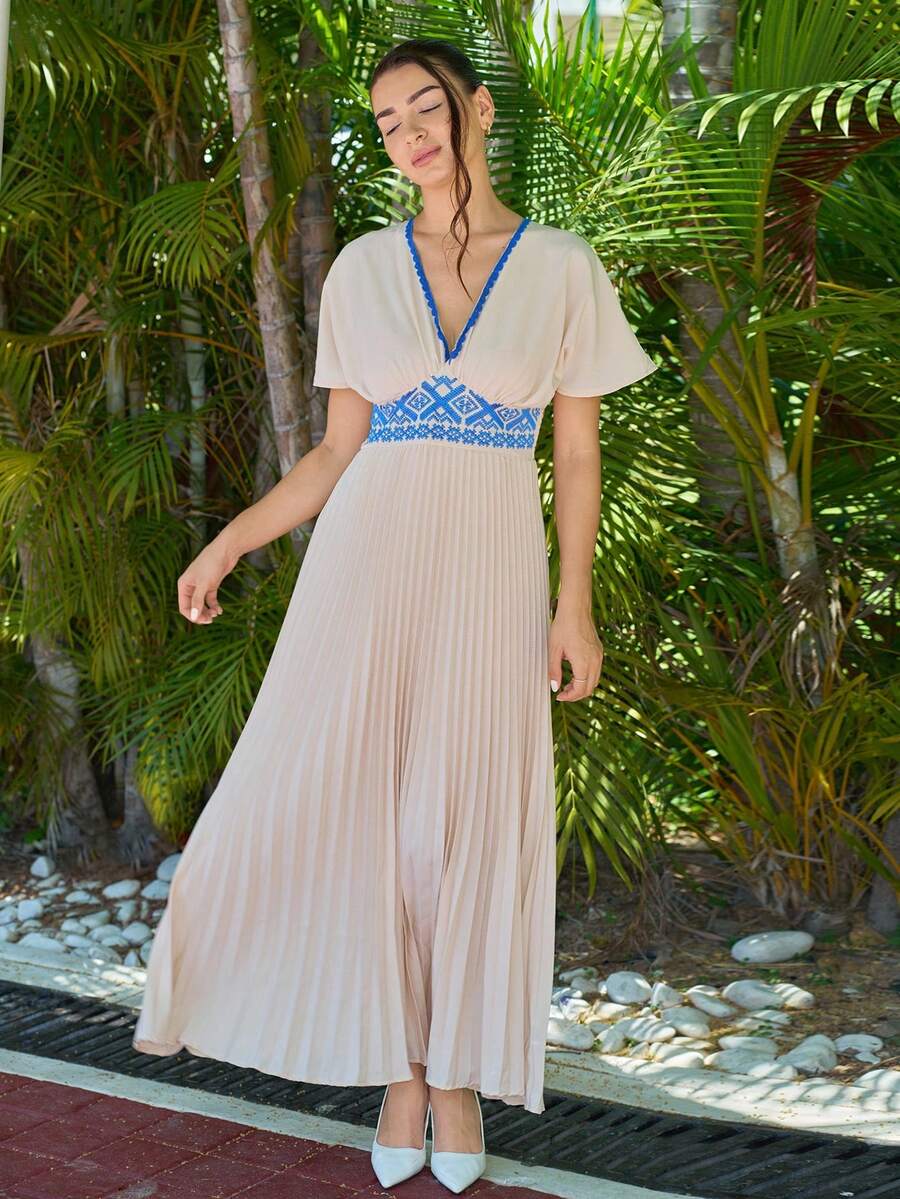 Andrea Bello Robe plissée à taille resserrée avec broderie en col V profond, élégante pour le printemps, l'été et les vacances