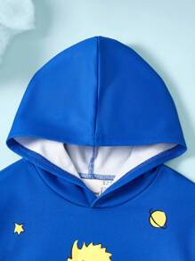 LE PETIT PRINCE X SHEIN 2 件装小男孩卡通星空印花蓝色休闲连帽长袖运动衫和玫瑰印花可爱白色运动衫套装 - 藍色 - 查看 7