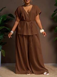 Veslaya 2025 Frühling/Sommer Neue Lässig Bürooutfits für Frauen, Business Lässlich, Ausgehen, Date Night, Arbeitskleidung, Old Money Stil, Schulanfang, Europäischer Sommerstil in Stockholm, Lehreroutlooks - Elegant, Verfeinert, Geeignet für Partys, Geburtstage, Pendeln, Grundlegende Einfarbig Beige Strukturierter Stoff Tiefer V-Ausschnitt Lockerer Taillengürtel Kurzarm Top und Hose 2 Stücke Set, Große Größen