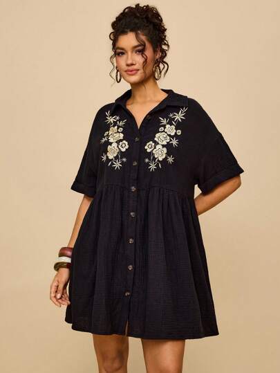 Travachic 大码休闲棉质花卉刺绣黑色衬衫领蝙蝠袖拼布连衣裙
