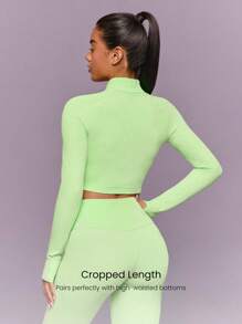 GLOWMODE FeatherFit™ Studio Stamina Swea - 吸湿排汗修身长袖拇指孔短款拉链运动夹克低冲击瑜伽普拉提工作室日常休闲服 - 綠色 - 查看 2