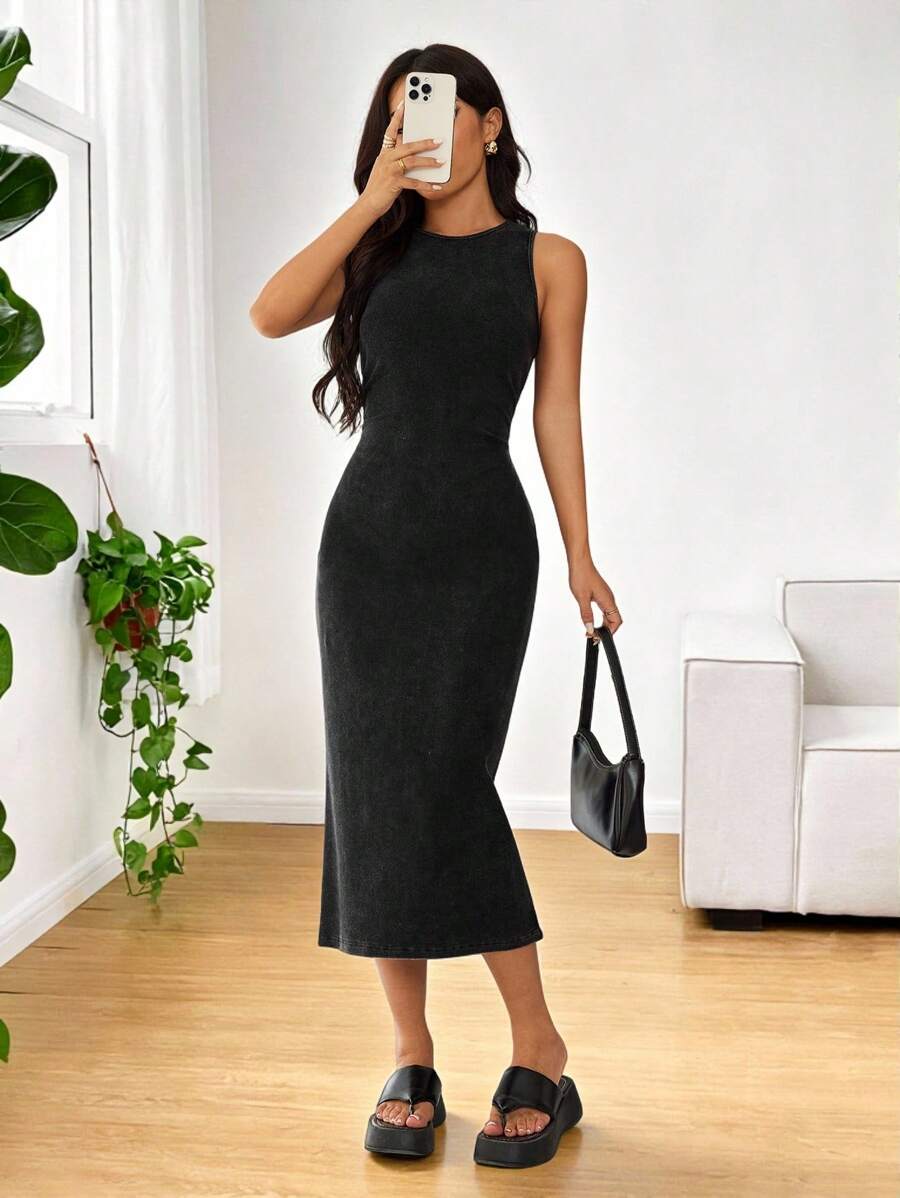 SHEIN PETITE Vestido ajustado sin mangas de cuello redondo con estampado de copos de nieve en estilo desgastado - Negro - Ver 1