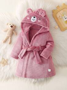 SHEIN Playful Pals 新生儿休闲可爱针织法兰绒纯色连帽长袖连帽衫，3D耳朵设计，笑脸刺绣前开长袍配腰带，柔软舒适的家居服 - 粉色 - 查看 4