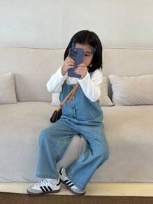 SHEIN Bộ 3 món cho bé gái mùa thu, gồm áo cổ tròn tay dài đơn giản, áo tank top dây đeo kiểu cao bồi thời trang và quần cao bồi may thủ công, thích hợp mặc hàng ngày như đi chơi và nghỉ mát mùa xuân và mùa thu. - Nhiều màu - Xem 6