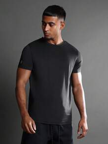 SUMWON 优质运动性能 T 恤，采用优质肌肉贴合设计，加强接缝，透气吸湿排汗面料，非常适合健身训练和跑步 - 黑色 - 查看 7