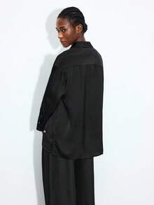 Maija Modisches und vielseitiges Satin-Hemd mit Pailletten-Verzierung, moderner urbaner Lässig-Fashion, Business-Lässig-Büromode für Frauen, zurückhaltender Old-Money-Stil, mühelos elegante Ausstrahlung, hochwertige urbane Pendlermode, hochwertige Flughafen-Damenmode, hochwertiges Material, moderne Party-Mode, funkelnde Pailletten-Bluse für Partys und Zusammenkünfte - Schwarz - Übersicht 6