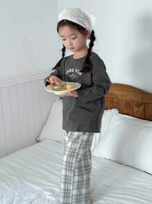 Dazy Kids 少女简约印花圆领长袖上衣和格子裤睡衣套装 - 深灰色 - 查看 4