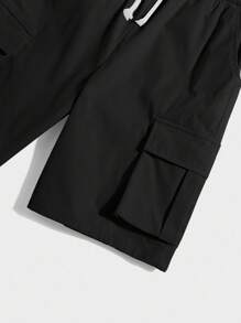 SHEIN Tween Boys 简约纯色迷你字母撞色灰色短袖 T 恤和米色工装短裤套装，休闲校园舒适时尚百搭柔软面料适合春夏季日常穿着、上学、旅行、户外运动 - 軍綠色 - 查看 5