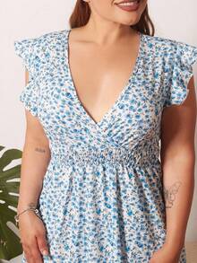 Lupita Cardoza Nuevo vestido de moda para vacaciones con mangas cortas, volantes en el bajo, cintura ceñida y estampado floral diminuto tejido en estilo fruncido para mujeres - Ver 3