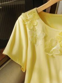 Modelyn Elegant 3D Floral Decor Solid Color T-Shirt, Summer - Yellow - View 3
