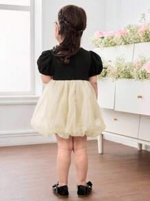 Rochie drăguță și elegantă cu mânecă scurtă, cu fundă și blocuri de culoare pentru bebeluși - Multicolor - Vizualizare 7