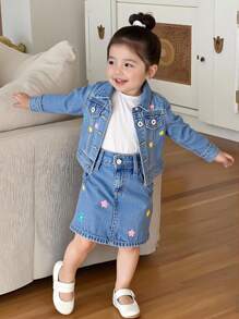 Elladie kids 女婴两件套牛仔套装，秋冬新品，可爱俏皮风格，时尚修身，牛仔蓝水洗牛仔外套和裙子套装，彩色花卉刺绣，适合外出和新品 - 中等水洗藍 - 查看 4