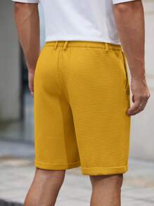 Manfinity VCAY 男士梭织纯色短款中腰直筒短裤，适合日常穿着，春夏季男士黄色短裤男士休闲短裤男士针织短裤男士百慕大短裤男士半裤男士黄色短裤男士纹理短裤男士夏季短裤男士半裤