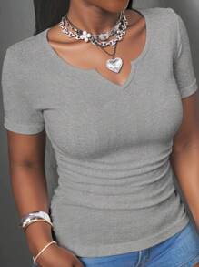 Slaydiva 2025 夏季新款休闲基础百搭 U 领小 V 领短袖侧褶修身女 T 恤，日常旅行，朋友聚会，旅行，毕业典礼，早午餐，返校，通勤，百搭灰色上衣 V 领 T 恤女 V 领上衣 - 灰色 - 查看 1