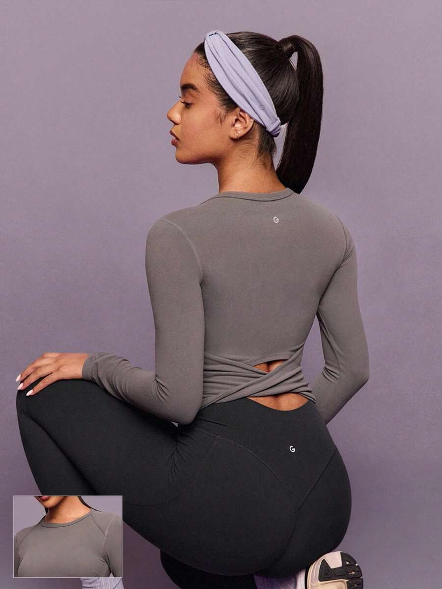 GLOWMODE FeatherFit™ Twist And Flow 圆领 扭背 拇指孔 内置胸罩 长袖上衣 低冲击瑜伽 普拉提 芭蕾 健身房 工作室 日常休闲装 - 深灰色 - 查看 1