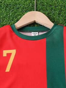 SHEIN 2 件套年轻男孩足球 7 号印花短袖圆领 T 恤和短裤套装，适合夏季户外、运动、休闲、返校 - 紅色 - 查看 7