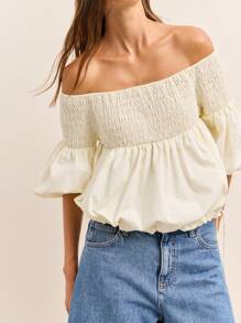 Nöista 这款露肩白色衬衫采用褶饰领口、蓬松泡泡袖和宽松褶边设计，体现了复古的 Y2K 和 Old Money 风格，非常适合秋冬季女性街头服饰。 - 杏色 - 查看 6