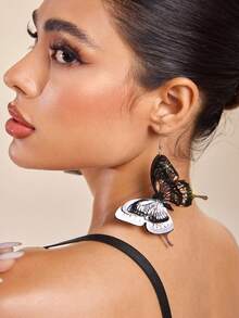 SHEIN SXY 亚克力蝴蝶吊坠耳环，适合日常佩戴，哥特风格