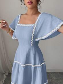 Rafferiza 女式方领泡泡袖纹理法式度假荷叶边下摆连衣裙，优雅奶油黄色 - 藍色 - 查看 3