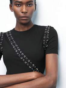 Maija 女士黑色夏季连衣裙，一字肩和超大孔眼系带装饰圆领，时尚都市派对休闲通勤音乐节户外短裙 - 黑色 - 查看 3