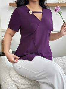 Modelyn Áo kiểu nữ cổ chữ V tay ngắn ôm sát viền bất đối xứng nút kim loại trang trí thanh lịch đa năng cỡ lớn khi đi làm - Màu tím - Xem 3