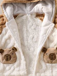 SHEIN Playful Pals 两件套男婴连帽运动衫和裤子套装，毛绒提花面料，带有可爱的水豚刺绣图案 - 彩色 - 查看 3