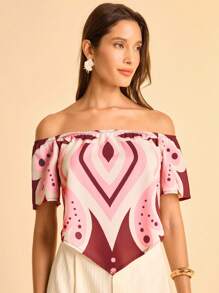 CAJUNI Damen Urlaubs Rot & Pink Blumen Muster Off-Shoulder Gerafftes Kurzarm V-Saum Sommer Urlaubs Strand Party Lässig Crop Top - Verschiedenfarbig - Übersicht 4