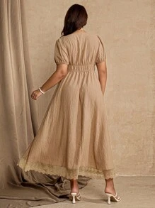 Roveilla 大码 V 领腰部褶皱 A 字形花卉拼布连衣裙 - 卡其色 - 查看 2