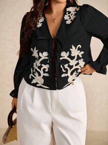 Elaquor 大码花卉刺绣系带衬衫，休闲假日装 - 黑色 - 查看 6