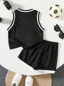 男婴休闲数字印花背心短裤套装 男婴篮球服套装 篮球球衣套装 2T 男童套装 男婴服装 男婴篮球服 - 黑與白 - 查看 2