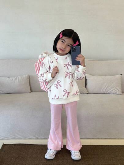 SHEIN 2 件套年轻女孩休闲粉色豹纹蝴蝶结装饰圆领长袖运动衫和喇叭裤，秋冬