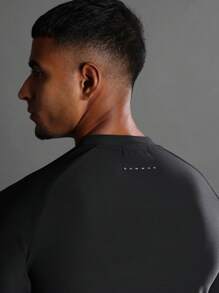 SUMWON Camiseta de entrenamiento de manga larga de alto rendimiento atlético con agujeros para los pulgares, ajuste de compresión, tela transpirable que absorbe la humedad para correr, ejercicio y fitness