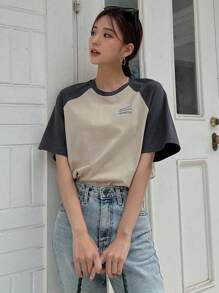 DAZY Camiseta Con Estampado De Letra Y Manga Raglán En Contraste