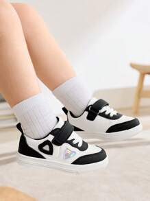 Cozy Pixies Classic Fashionable Casual Versatile Heart Pattern Soft Bottom Anti-Slip Cute Sneakers, Suitable For Toddlers And Preschool, Black And White