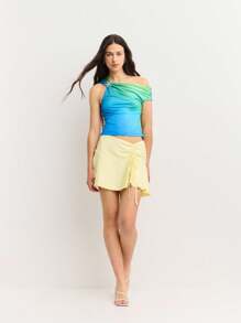 Nöista 奶油黄色荷叶边迷你裙，侧边饰有褶饰和系带。轻盈飘逸，是海滩装扮、美国独立日趣味派对或阳光夏日造型的完美之选。 - 杏色 - 查看 3