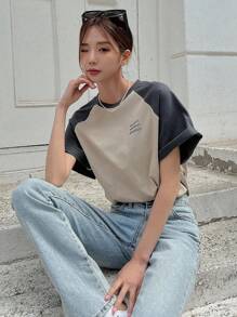 DAZY Camiseta Con Estampado De Letra Y Manga Raglán En Contraste
